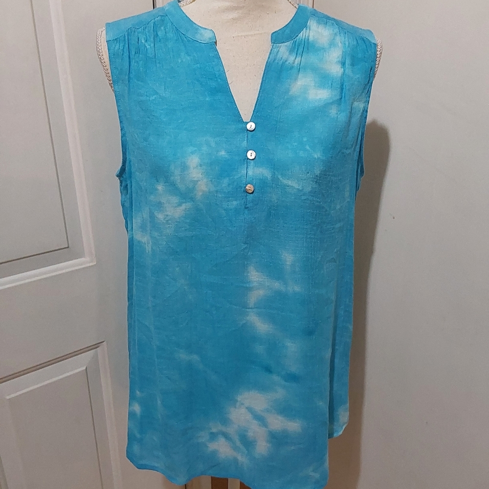 🌺 Like New St. John's Bay Sleeveless High-Low Blouse
